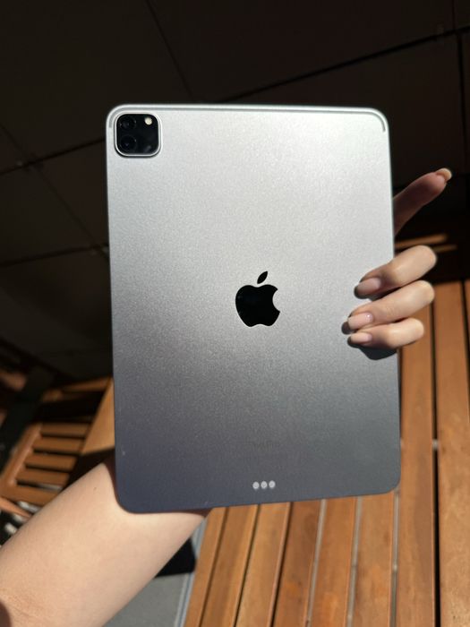 iPad Pro 256GB + клава Logitech Combo + Apple Pencil
