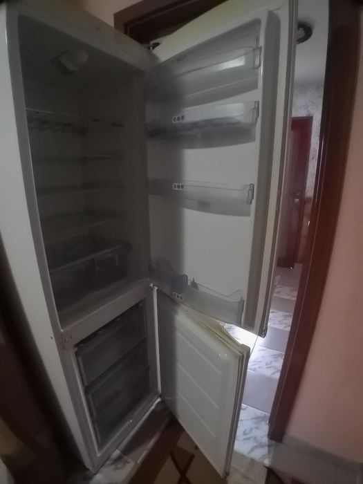 Хладилник с фризер