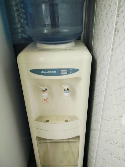 Продам легкий диван 25т.