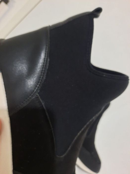 Женские скечерсы