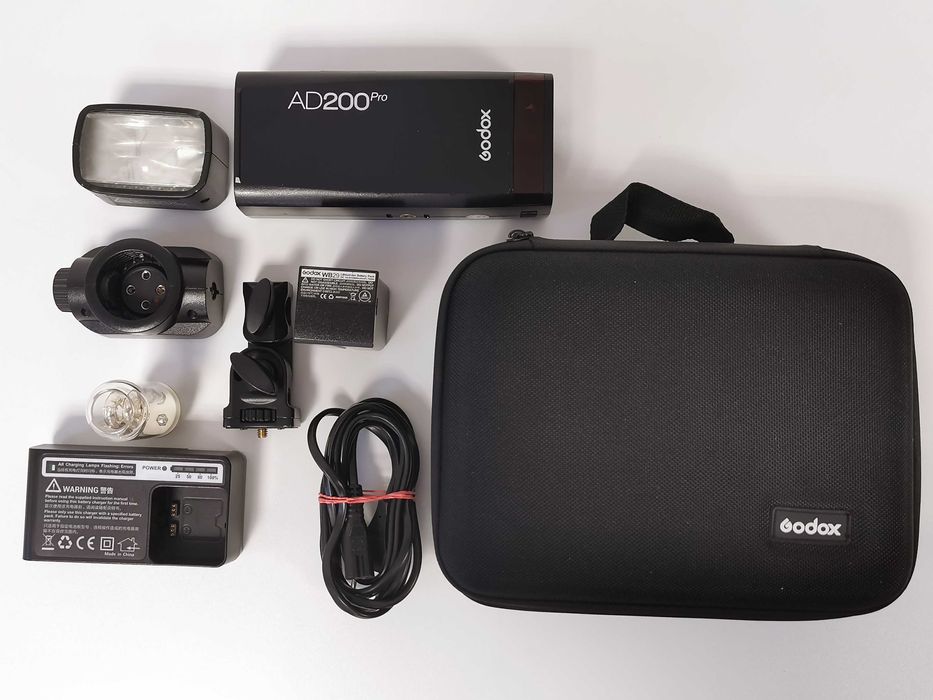 Преносима светкавица Godox AD200 Pro