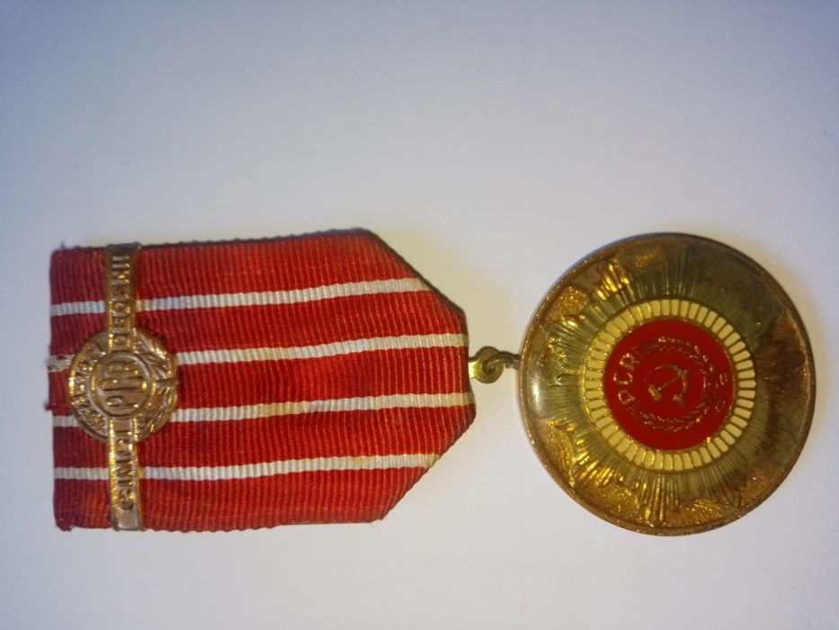 Insigne vechi de colecție