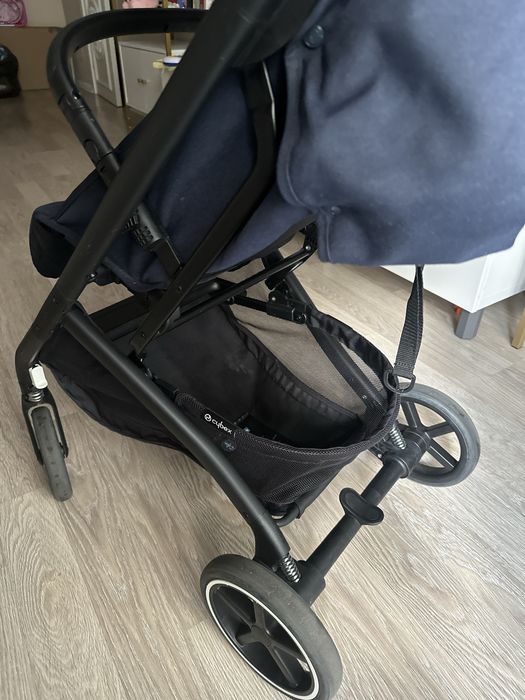 Carucior pentru bebelusi Cybex Gold Beezy Magic Black
