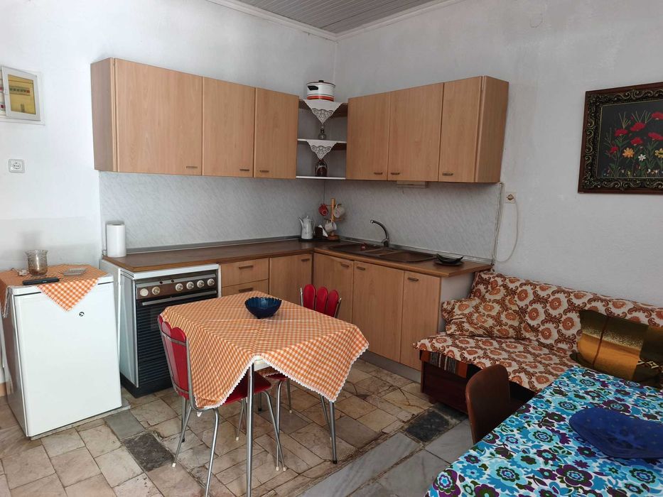 Продава китна къща с площ 79 м2 с двор 249 м2 в Аспровалта, Гърция