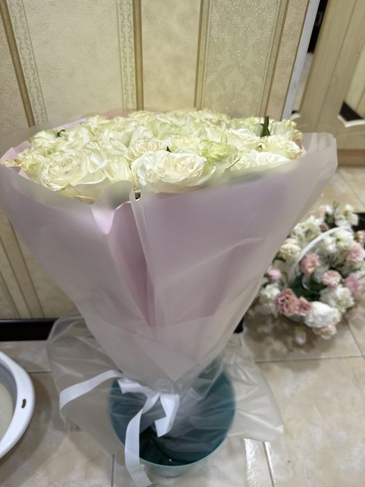 Цветы, 51 шт белые розы.