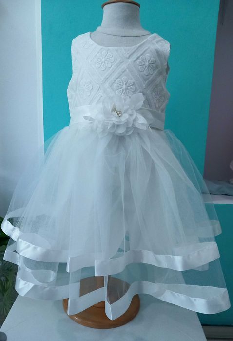 Бяла дълга рокля за кръщене