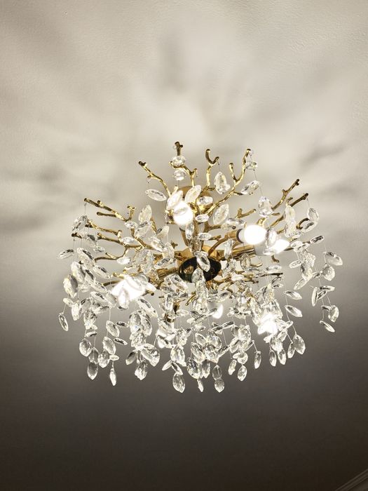 Продам люстру почти новую