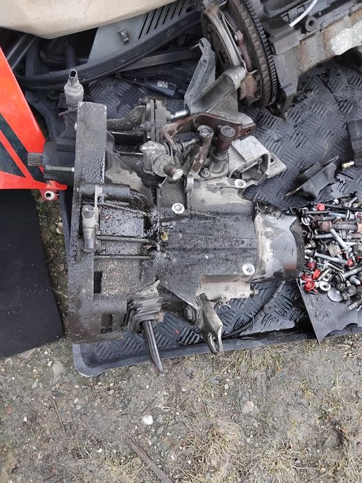 Vând motor logan 1.4 mpi + cutie