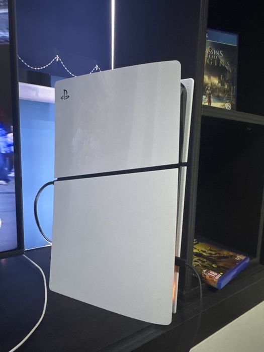 Playstation 5 in stare buna + 1 joc