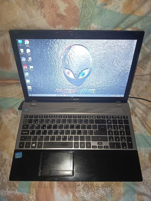 Laptop Acer V3 571, Core i5 3210m, ssd 120gb, ram 4gb,  baterie buna in jur de 2 ore