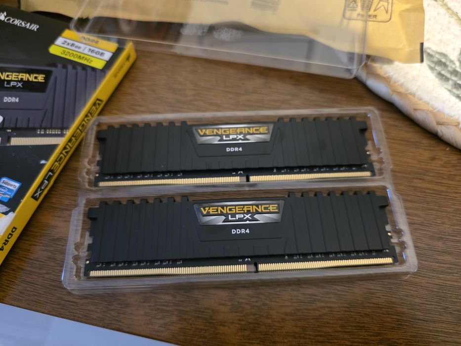 Kit memorie RAM Corsair Vengeance LPX Black 16GB DDR4 3200MHz C16 Dual