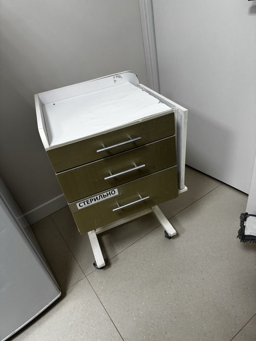 Стоматологический столик