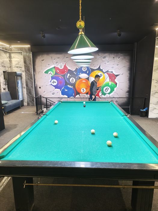 Бильярдный стол сотилади