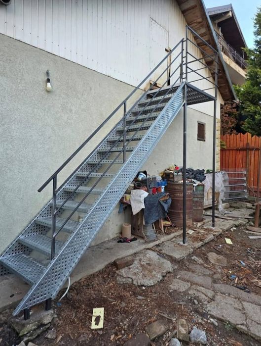 Scari metalice exterior solide