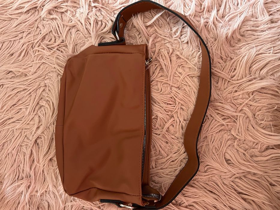 Чанти всички на различни цени от 10 до 30 лева