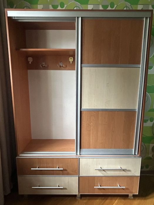 Продам комплект мебели. МДФ. Бу. Можно по отдельности.