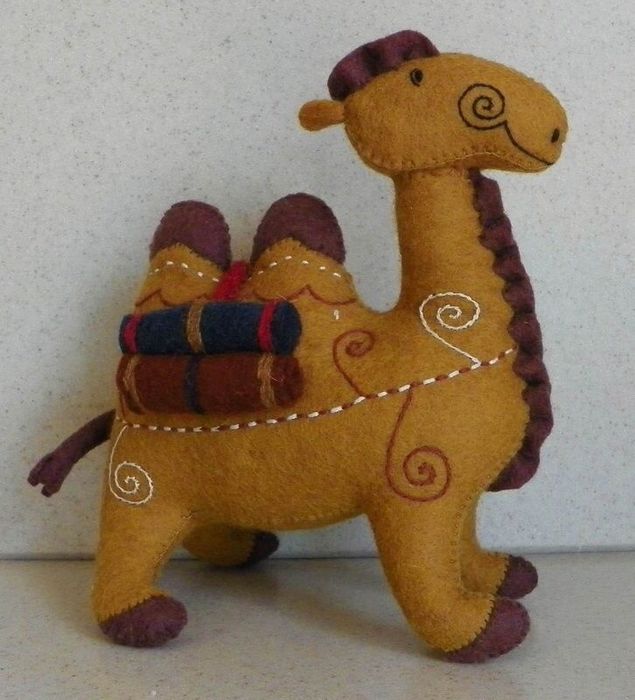 Верблюды ручной работы