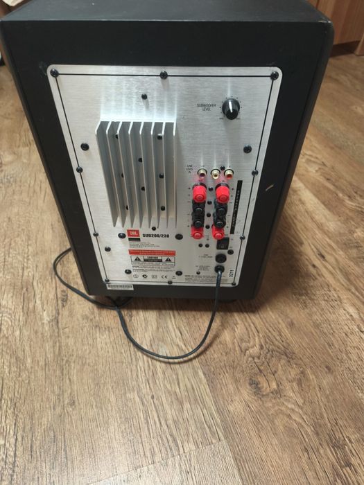 Subwoofer activ JBL.