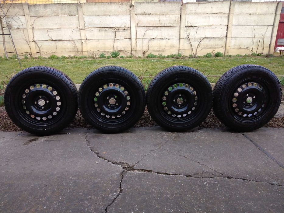 Vând jante oțel cu cauciucuri de vară 195/60 R15