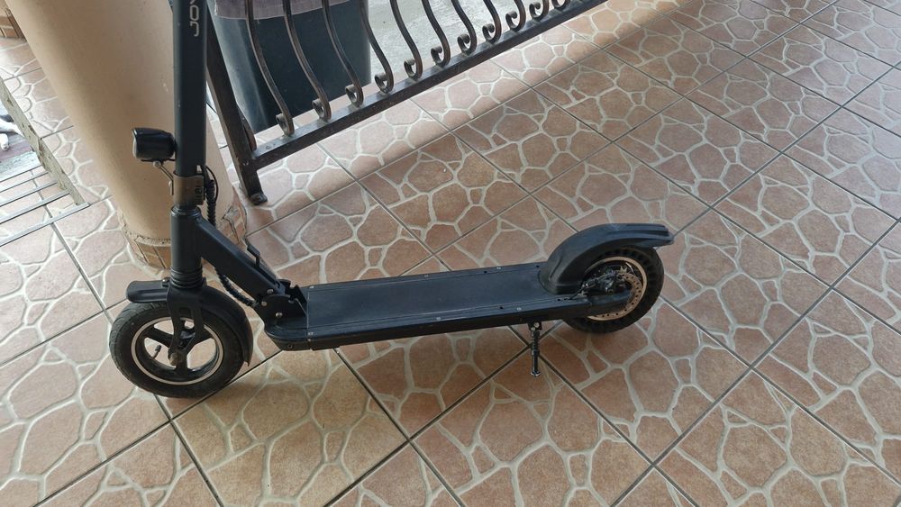Trotineta Joyor pentru adulți