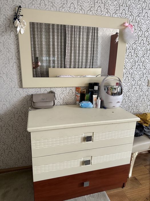 Продам спальный гарнитур