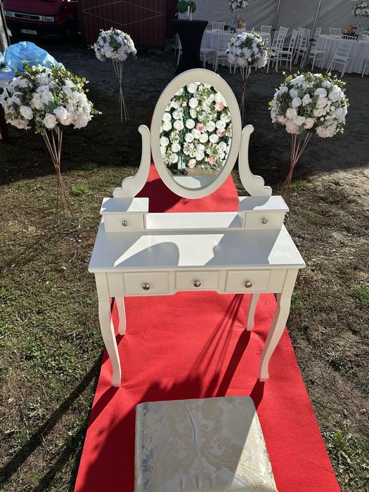 Inchiriez mese si corturi evenimente