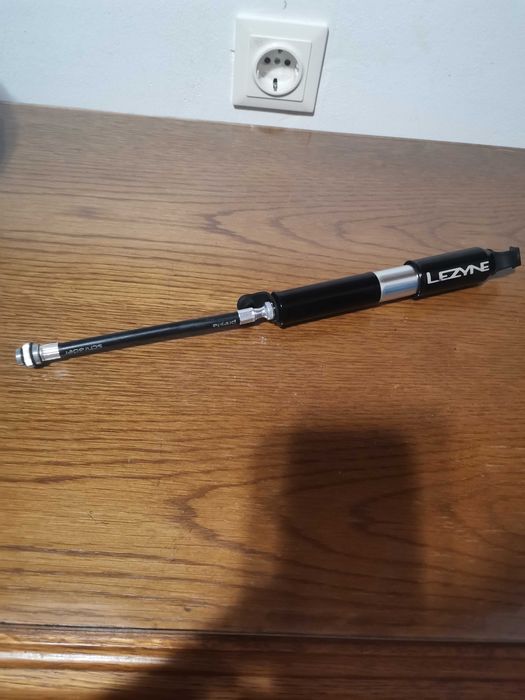 Mini-pompa Lezyne full aluminiu