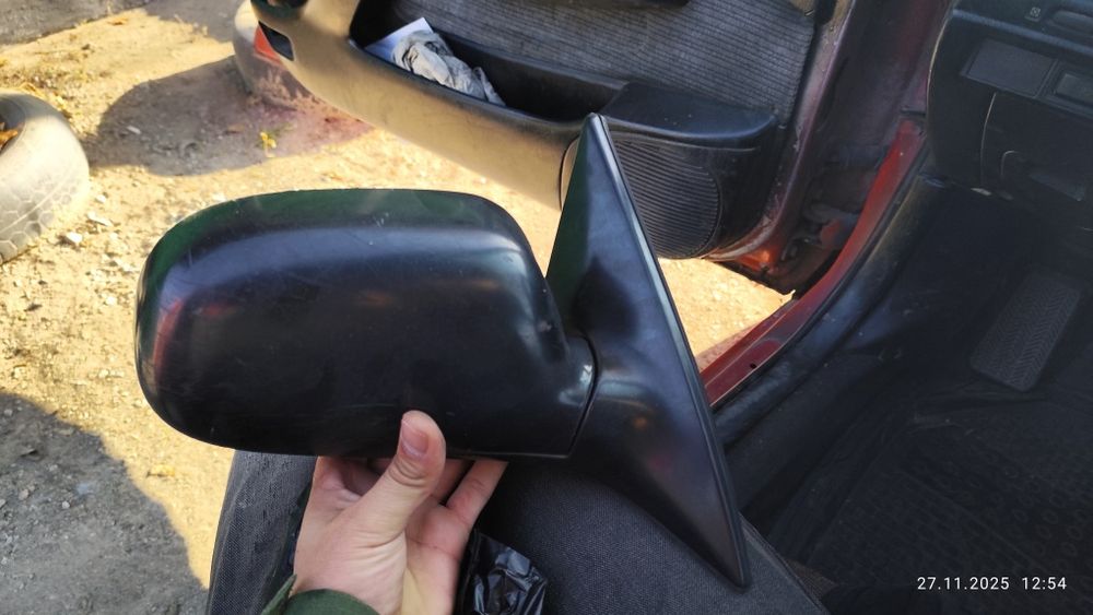 Боковое зеркало карина е