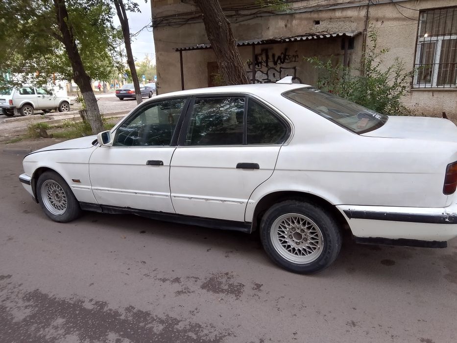 Продам машину BMW 520