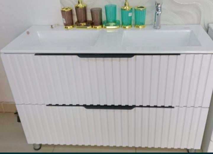 Умывальник керамика. Белый цвет. Новый .