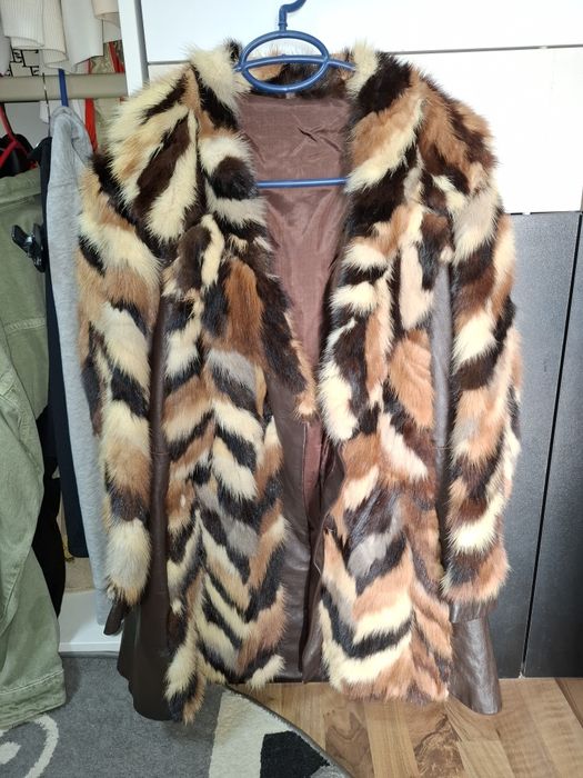 Vând haină de blană