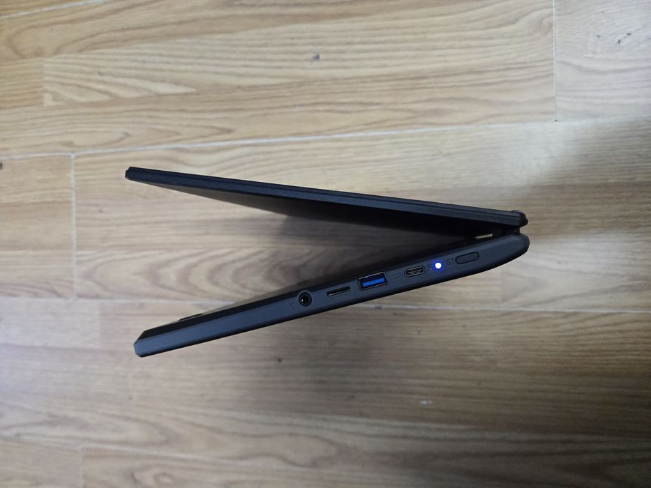 Vând tableta chromebook laptop ca noua