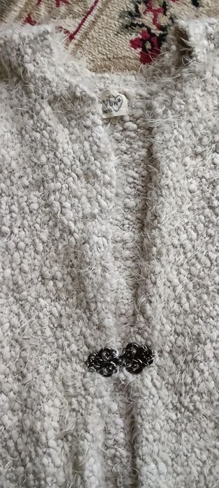 Vând doua cardigane pufoase și calduroase