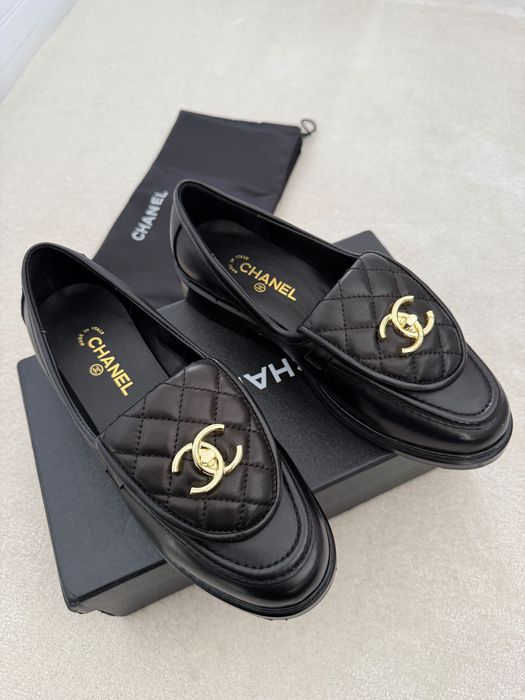 Pantofi model chanel