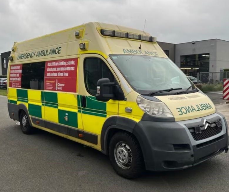 Dezmembrez Citroen jumper ambulanță