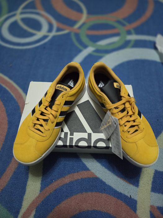 Маратонки Adidas 42 (нови)