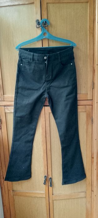 Расклешённые джинсы.