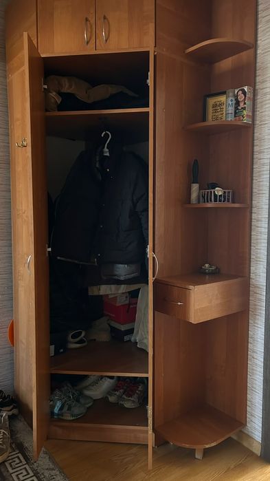Угловой шкаф для прихожей