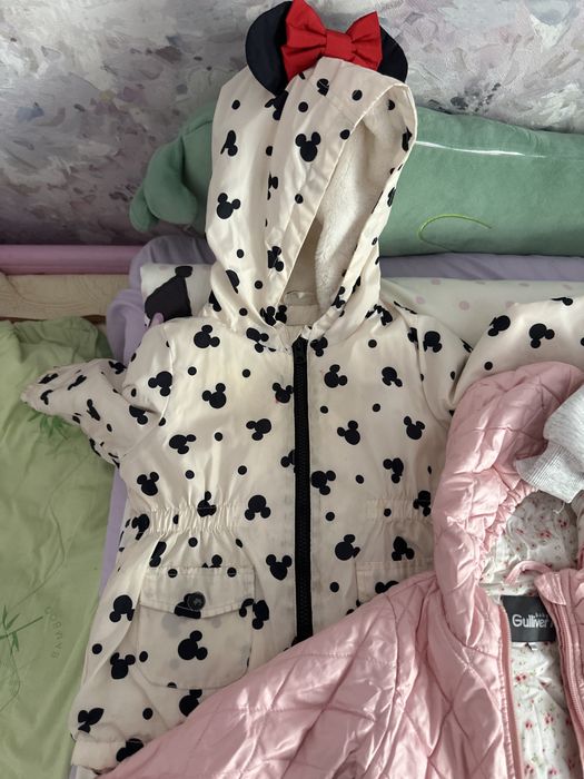 Продам верхнюю одежду на девочку