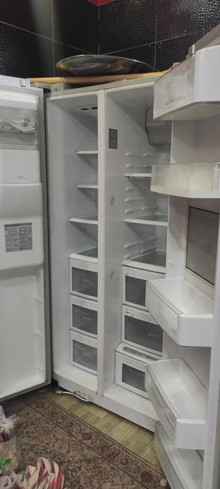 Двухдверный холодильник