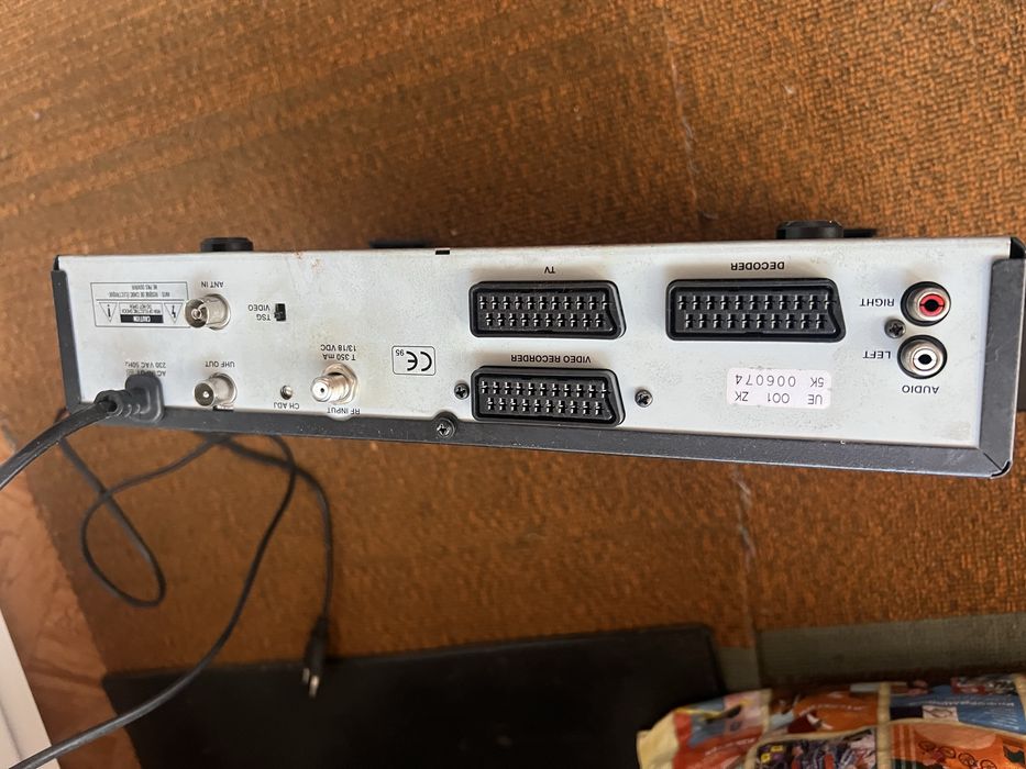 Аналогов Сателитен Приемник Uniden SQ400E