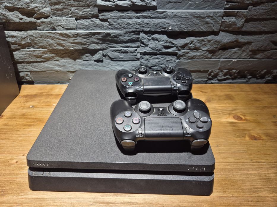 PlayStation 4,maneta și jocuri