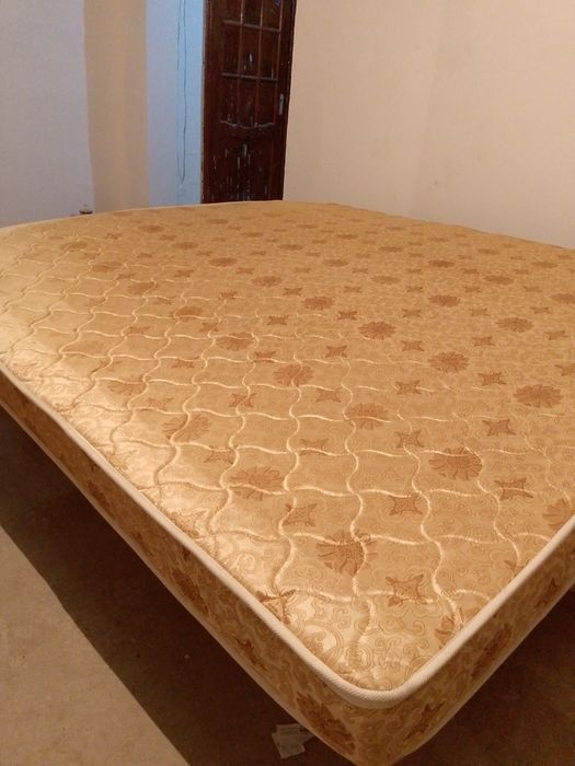 Матрасс 2 на 2 в хорошем состоянии