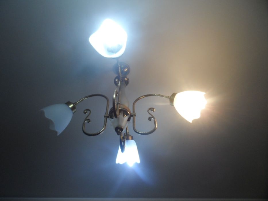 висящ полилей месинг