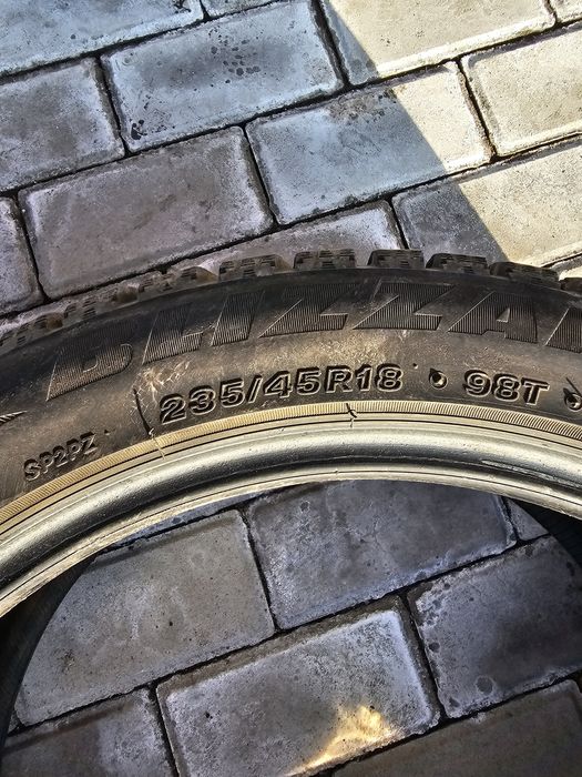 Комплект зимних шин