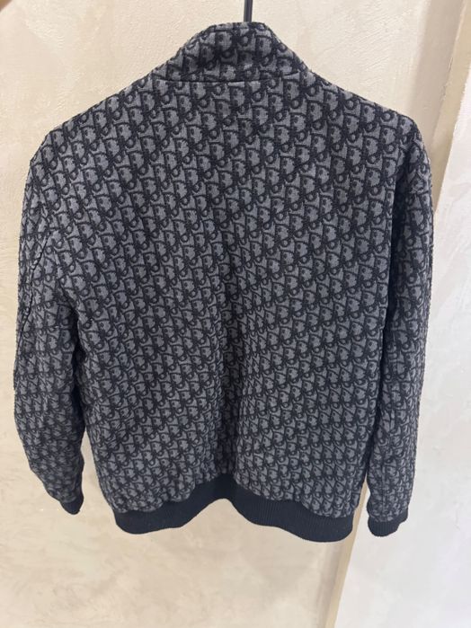 Продам Ветровку Dior