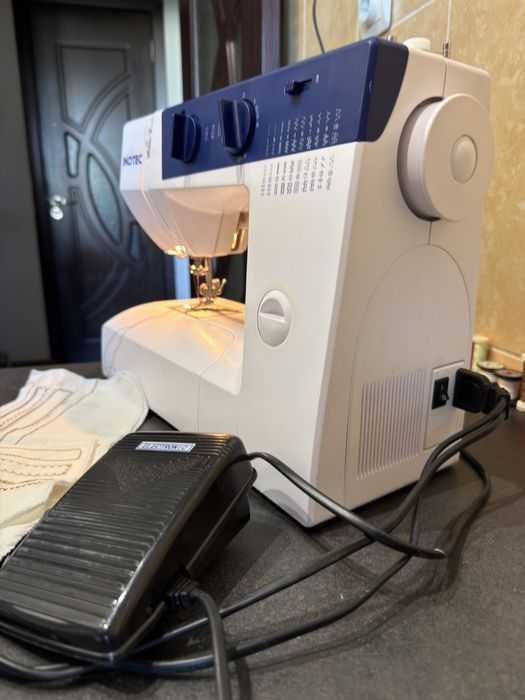 Masina de cusut festonat si butoniere Inotec (ca noua)