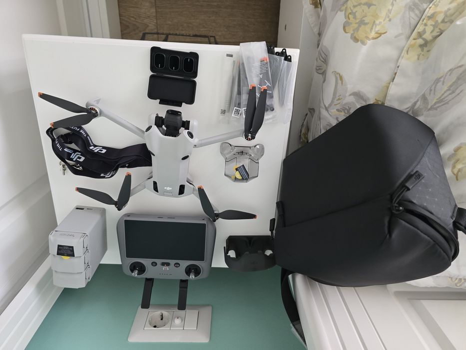Set complet drona DJI Mini 4 Pro Fly more ca nou