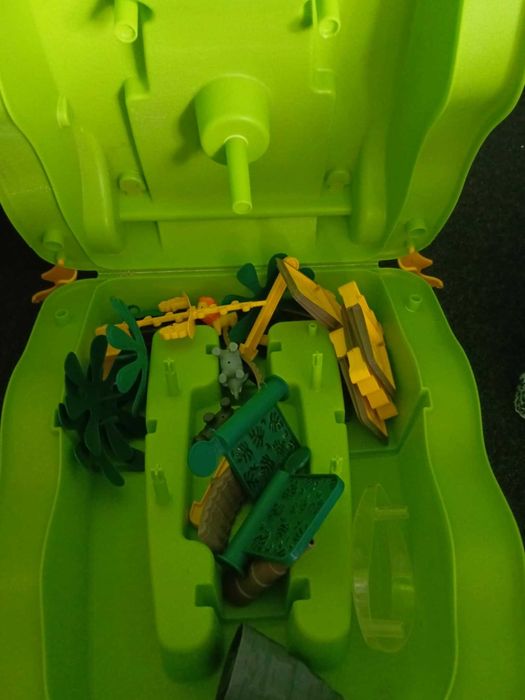 Joc insula cu palmieri