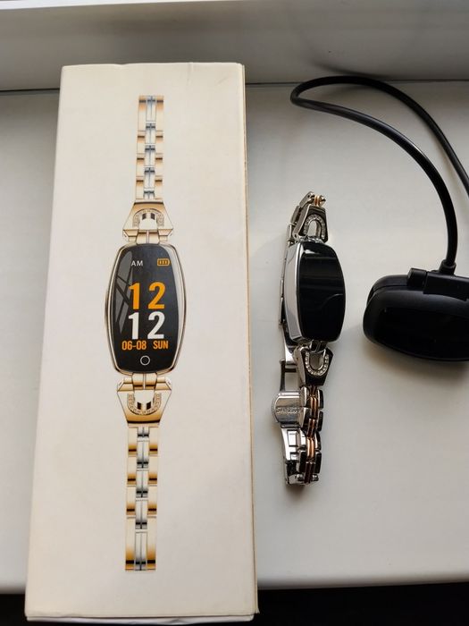 Смарт часы в идеальном состоянии.